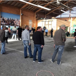 pétanque dans la halle couverte de coucouron