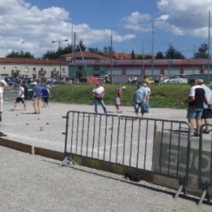 pétanque à l'extérieur sur le boulodrome de coucouron