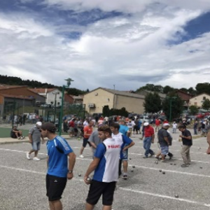 pétanque en extérieur à coucouron